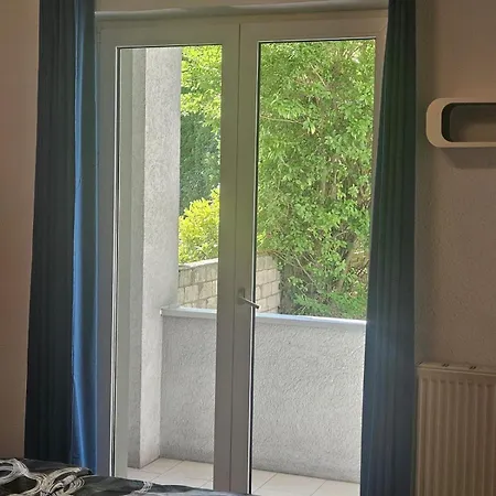 Lägenhet Cozy With Balcony & Garden In Essencozy With Balcony & Garden In